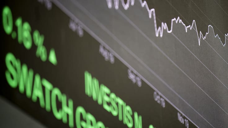 Aktuelle Kurse werden an einer LED-Wand im Eingangsbereich der Neuen Boerse Zuerich-West des SIX-Hauptsitzes an der Pfingstweidstrasse angezeigt, aufgenommen am Donnerstag, 6. Februar, in Zuerich. (KEYSTONE/Ennio Leanza)