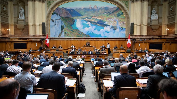 Parlamentarier debattieren im Nationalrat in Bern.