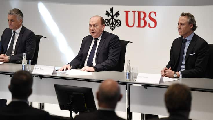 Sergio Ermotti, left, CEO of Swiss Bank UBS, Axel A. Weber, Center, Chairman of the Board of Directors of UBS and .Ralph Hamers, right, new CEO of Swiss Bank UBS, during a press conference in Zurich, Switzerland, Thursday, February 20, 2020. Dutchman Ralph Hamers will replace Sergio Ermotti, who is still UBS boss, on November 1, 2020. (KEYSTONE/Walter Bieri)