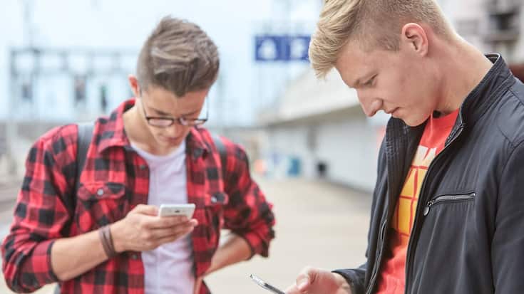 Jugendliche_Smartphone.JPG