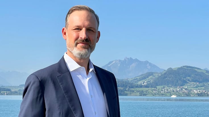 <p>Gregor Hirt (52) ist Global Chief Investment Officer Multi Asset bei Allianz Global Investors in Frankfurt. Zuvor war der Schweizer bei der Deutschen Bank, Vontobel, UBS und der CS tätig.</p>