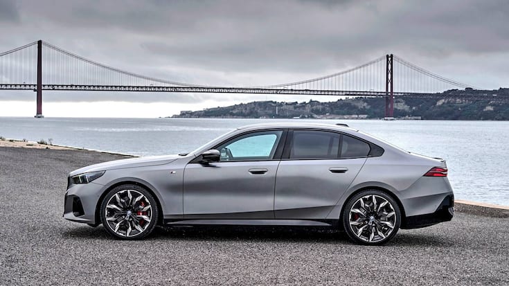 BIL 08/24 EN Auto BMW M5 i60