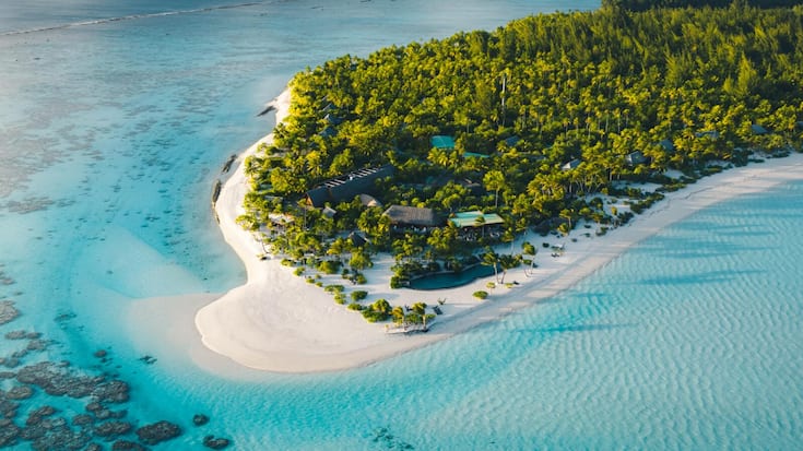 <p>Besser gehts nicht: Weisser Sandstrand und glasklares Wasser.</p>