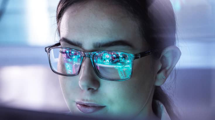 IT professional designing computer chip through artificial intelligence