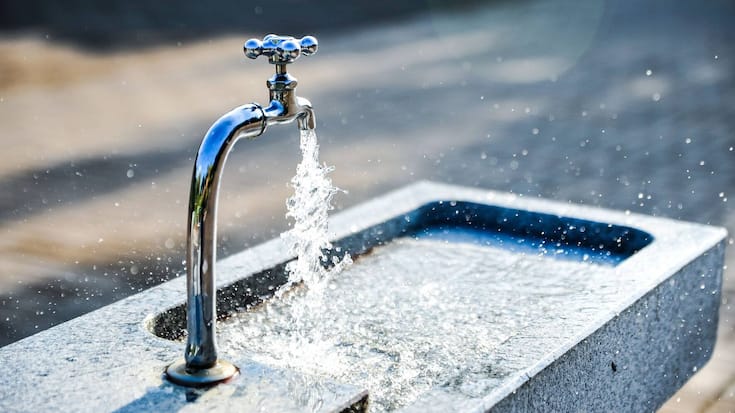 wasser_brunnen_ausschütten_dividenden