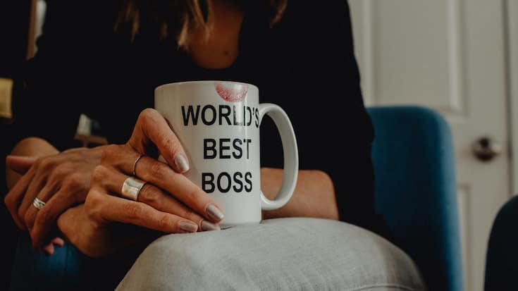 Frau mit Kaffeetasse, Worlds best Boss