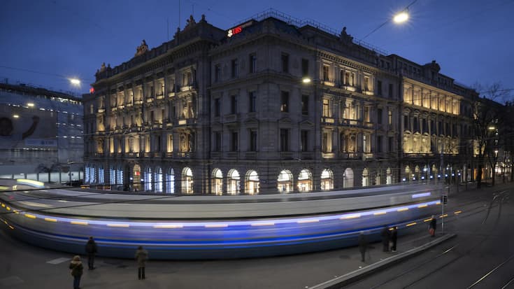 <p>Paradeplatz in Zürich: Die Mehrzahl der Befragten hält Anlagen bei Schweizer Geldinstituten nicht mehr für sicher.</p>