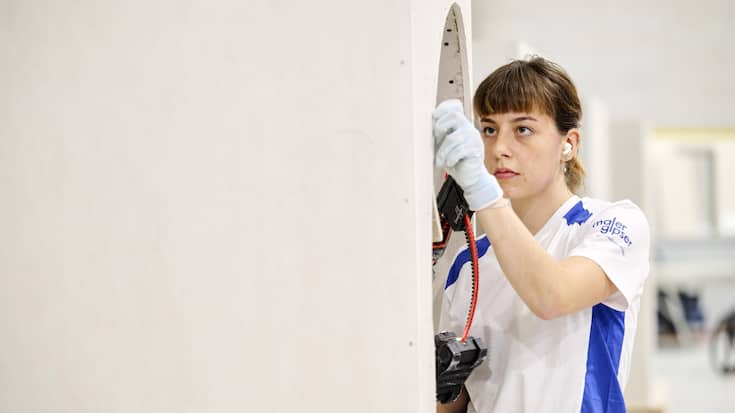 <p>Die Beste ihres Fachs: Luna Schaller krönte sich an den Swiss Skills zur Schweizer Meisterin der Gipserlehrlinge. Sie war die einzige Frau in ihrem Jahrgang.</p>