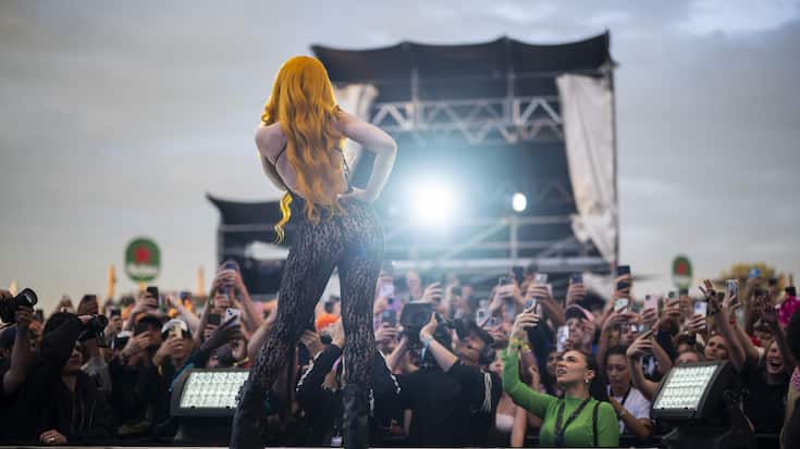 <p>Album publizieren und auf Tour gehen war gestern. Musikerin sein heisst heute auch, Social Media bedienen und Relevanz im Streaming haben.</p>