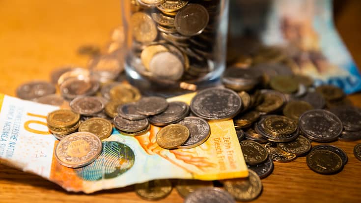 <p>Wer das Münz, das sich übers Jahr angesammelt hat, aufs Bankkonto einzahlen will, bekommt zunehmend Probleme.</p>