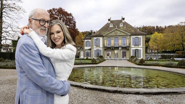 <p>Das Paar vor seinem Schloss in Gümligen: Seit neun Jahren sind Katja und Willy Michel verheiratet.</p>
