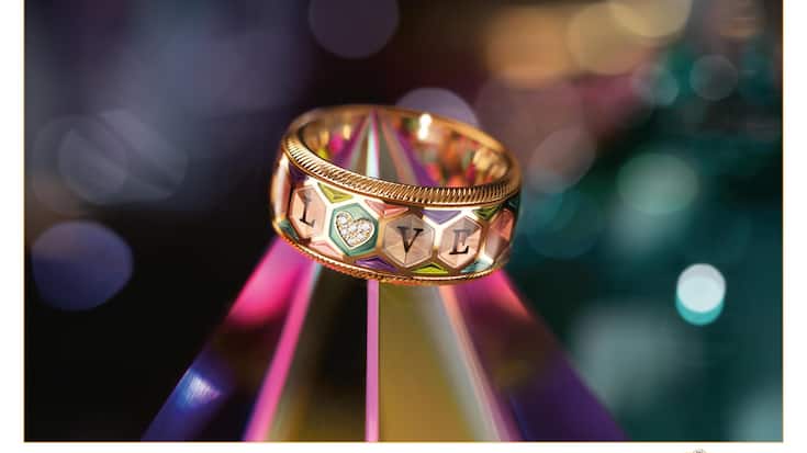 <p>Wellendorffs Jahresring 2026 «Aus Liebe» erinnert an ein dekonstruiertes Kaleidoskop. </p>