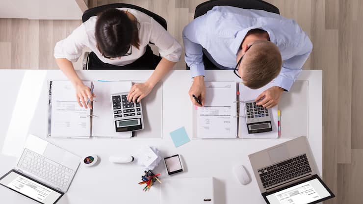 Controlling im Büro: Was ändert sich für Hypothekarnehmer mit dem Übergang vom Libor zum Saron?