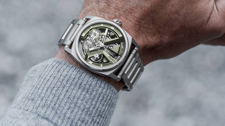 Code41 Uhr am Handgelenk