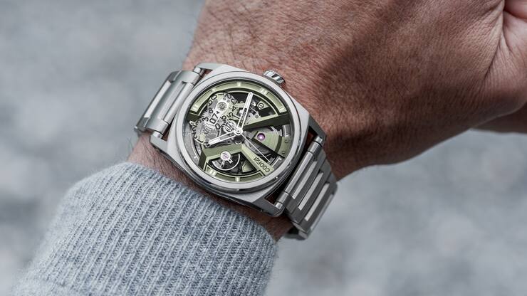 Code41 Uhr am Handgelenk