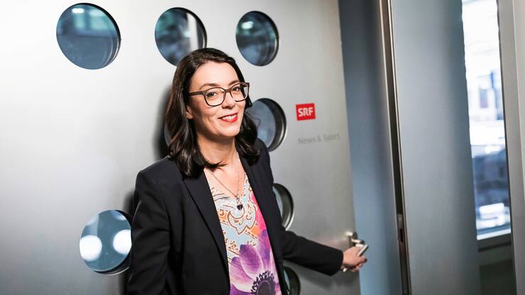 SCHWEIZ - ZÃRICH - SRF-Direktorin Nathalie Wappler an der TÃ¼re zum neuen Newsroom - 18. Dezember 2019 Â© Raphael HÃ¼nerfauth - http://huenerfauth.ch