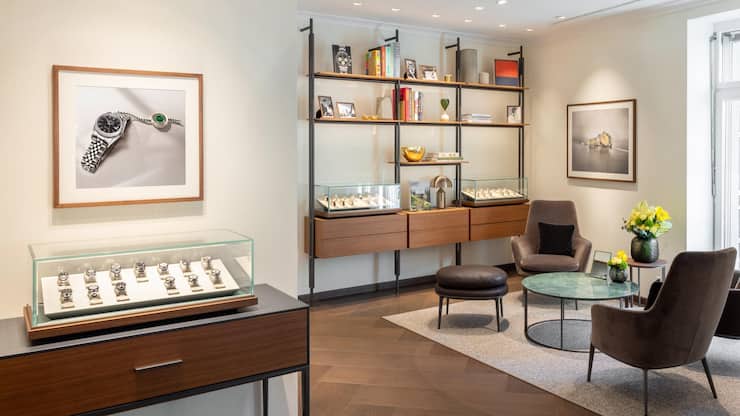 Wer bei Bucherer an der Bahnhofstrasse in der Rolex-Boutique im Erdgeschoss eine Rolex kaufen will, muss sich gedulden.