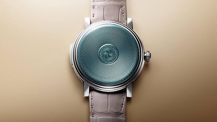 Mit einer Guillochierung von Yann von Kaenel, Gravuren von Eddy Jaquet und einer Email-Arbeit von Vanessa Lecci: L’Armoriale Répétition Mysterieuse von Parmigiani.