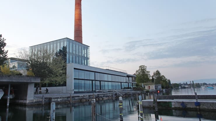 Bank am Bellevue, Kuesnacht© 2011 Renate Wernli