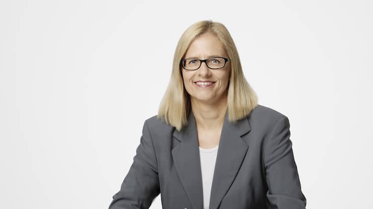 <p>«Wenn ein Mann scheitert, dann scheitert er als Einzelperson – wenn eine Frau scheitert, scheitert sie im Blick der Öffentlichkeit immer als Frau», hält Claudia Kraaz fest.</p>