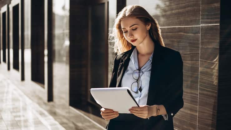 Statt sich einen Mann in der Finanzbranche zu suchen, sollte Frau sich selber um ihr Vermögen und besonders die finanzielle Unabhängigkeit kümmern.