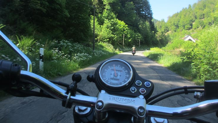 Motorradfahren im Schwarzwald mit einer Triumph