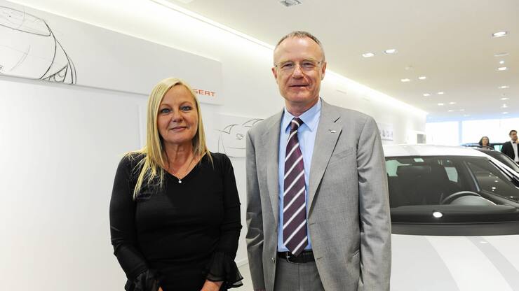 FOTO: SABINE WUNDERLIN, 7.4.2011, D?BENDORF AMAG GROSSGARAGE , DIE EINWEIHUNG EVA MARIA BUCHER-HAEFNER UND IHR BRUDER MARTIN HAEFNER, BESITZER AMAG Eva-Maria Bucher-Haefner und Martin Haefner, 2011 FOTO: SABINE WUNDERLIN, 7.4.2011, DBENDORF AMAG GROSSGARAGE , DIE EINWEIHUNG EVA MARIA BUCHER-HAEFNER UND IHR BRUDER MARTIN HAEFNER, BESITZER AMAG