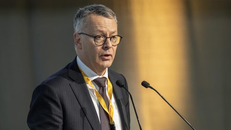 diskrepanzSika unter Präsident Thierry Vanlancker (r.) und CEO Thomas Hasler ­brilliert mit den Geschäftszahlen, nicht aber auf dem Börsenparkett.