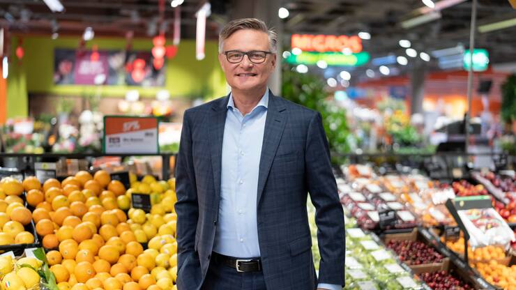 Mario Irminger stösst unrentable oder unpassende Geschäftsbereiche ab. Der ­Migros-Chef will so Mittel fürs Kern­geschäft freimachen. Die Preise im Supermarkt sollen sinken, und veraltete Filialen brauchen eine Auf­frischung.