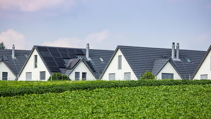HÃ¤user in HÃ¶ri Die HÃ¤user von HÃ¶ri im ZÃ¼rcher Unterland vom Nerracherried ausgesehen. HÃ¶ri, Schweiz, 03.06.2023 *** Houses in HÃ¶ri The houses of HÃ¶ri in the Zurich Unterland seen from Nerracherried HÃ¶ri, Switzerland, 03 06 2023