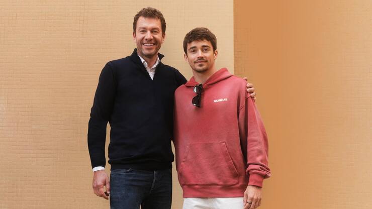 Tim Stracke von Chrono24 (links) konnte Formel-1-Star Charles Leclerc als Investor gewinnen.