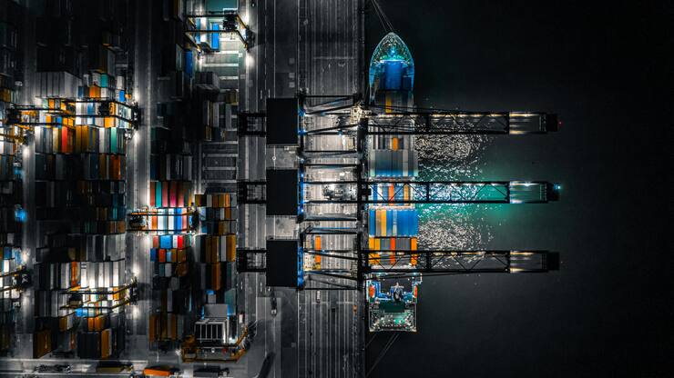 Kwai Tsing Container Terminals in der Nacht, Hong Kong