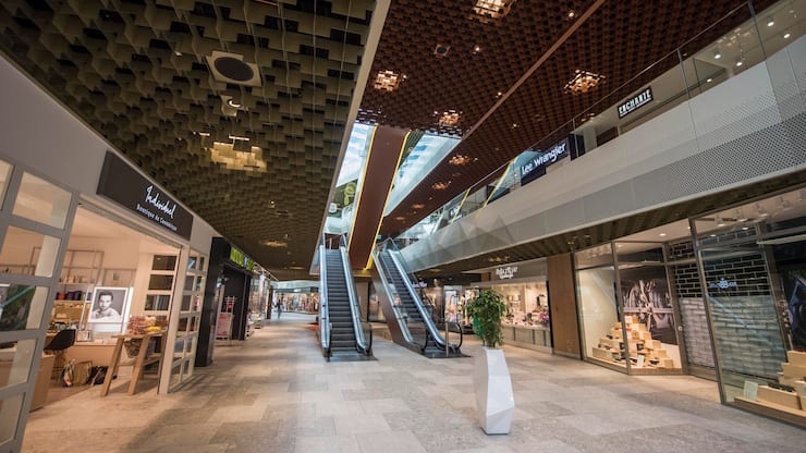 Die Gaenge der Shopping Mall of Switzerland in Ebikon am Mittwoch 12. September 2018. (KEYSTONE/Urs Flueeler)