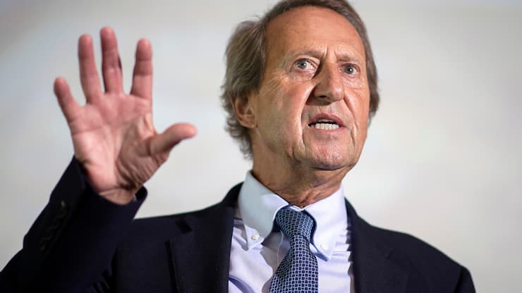 Daniel Borel, membre du conseil de fondation de Defitech, s'exprime lors de lâinauguration de la Chaire Fondation Defitech en neuro-ingenierie clinique, avec un nouveau partenariat avec l'EPFL (Ecole polytechnique federale de Lausanne), ce vendredi, 26 aout, 2016, a la Clinique romande de readaptation (SUVA) de Sion. (KEYSTONE/Olivier Maire)