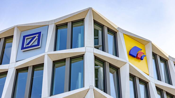 Neue lage 14 Jahre nach der Übernahme droht der Deutschen Bank, dass sie Postbank-Aktionäre entschädigen muss.