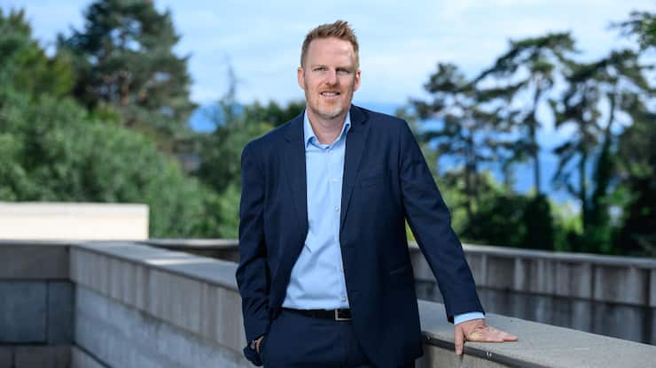 MANAGER-VEREDLERDavid Bach bietet mit dem IMD Firmen rund 70 massgescheiderte Fortbildungsprogramme an. Kostenpunkt pro Woche und Teilnehmer: etwa 10 000 Franken.