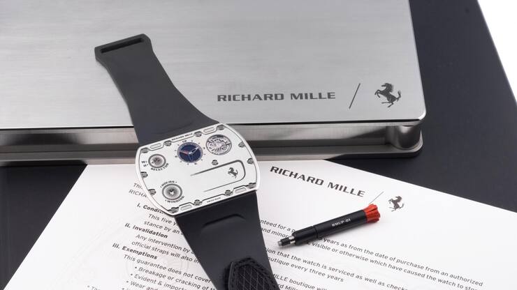 Modell von 2024 eines italienischen Sammlers mit allen Papieren und in der Originalbox: Richard Mille RM UP-01 Ferrari.
