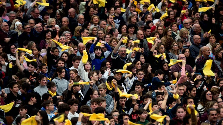 Pilger feiern das Heilige Jahr im Vatikan. Könnte ein modernes Jubeljahr die Lösung für die globale Schuldenkrise sein?