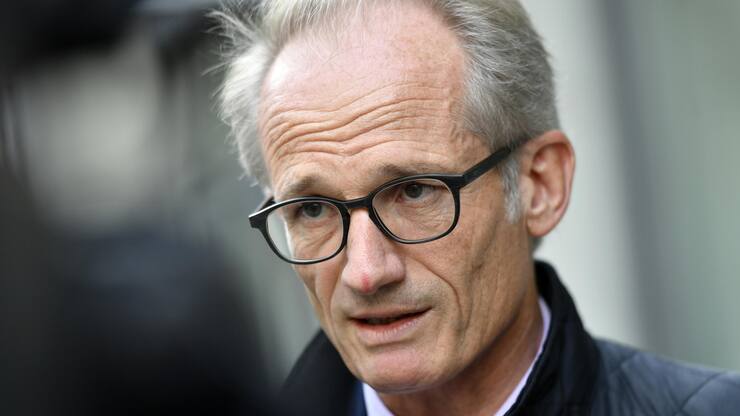 Lukas Haessig beantwortet Fragen nach einer Medienkonferenz der Credit Suisse in Zuerich am Dienstag, 1. Oktober 2019. Lukas Haessig, Journalist und Blogbetreiber von Inside Paradeplatz hat als Erster ueber die Beschattungsaffaere des Bankers Iqbal Khan bei der Credit Suisse berichtet. (KEYSTONE/Walter Bieri)