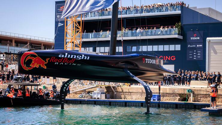  Alinghi Red Bull Racing