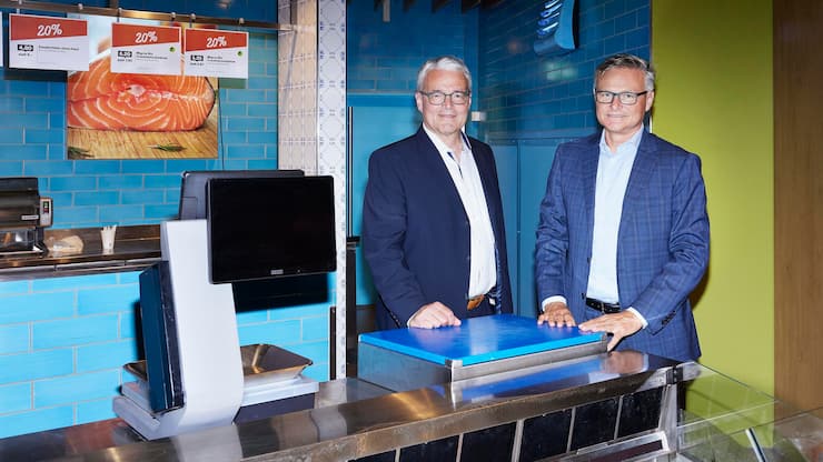 Preiskampf Peter Diethelm (l.) und Mario Irminger sehen die neue Tiefpreisstrategie der Migros als Erfolg.