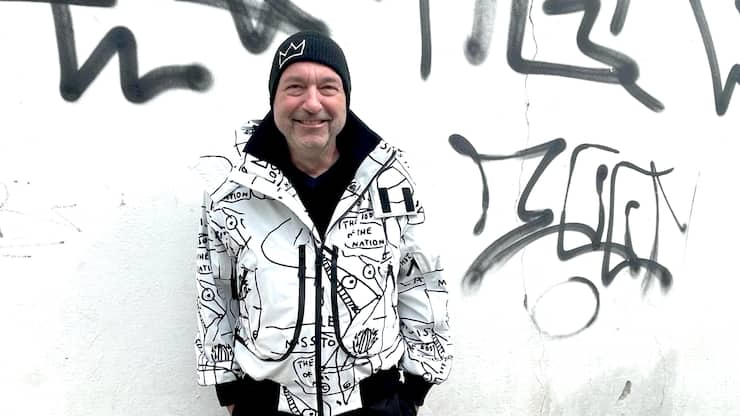 Donald Schneider gilt als der Erfinder der Kollaboration im Marketing. 2004 sorgte er als Global Creative Director für H&M für Furore mit der Kollaboration von H&M mit Karl Lagerfeld.