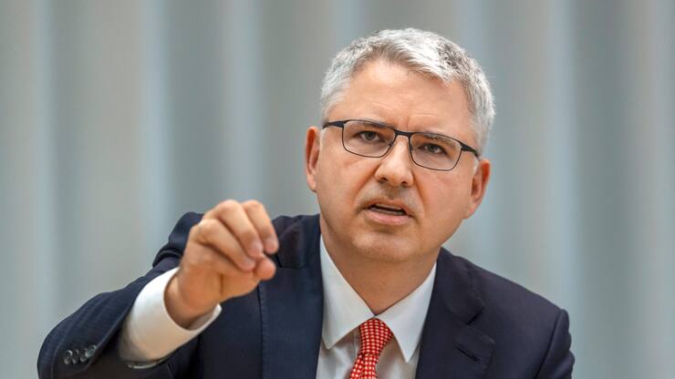 Im Rahmen des 125-jaehrigen Jubilaeums von Roche findet ein Mediengespraech statt mit CEO Severin Schwan, in Basel, am Dienstag, 28. September 2021.(KEYSTONE/Georgios Kefalas)