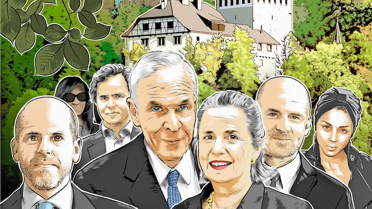 Finck-Clan: August von Finck mit Gattin Francine (Mitte), links von ihm seine Kinder August François, Maria Theresia und Luitpold (von links). Rechts: Sohn Maximilian mit Gattin Ana Paula, einem brasilianischen Model. Im Hintergrund die Schweizer Residenz, Schloss Weinfelden im Thurgau.