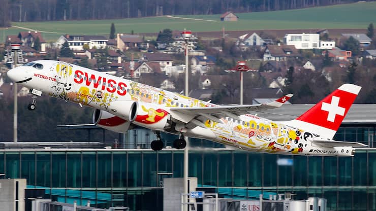 ZURICH AIRPORT, ZURICH, -, SWITZERLAND - 2018/01/25: Swiss 'Normandy' departing Zurich for Dusseldorf. (Photo by C. V. Grinsven/SOPA Images/LightRocket via Getty Images)