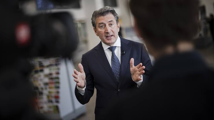 Roberto Cirillo, CEO der Schweizerischen Post spricht waehrend eines Interviews am Freitag, 4. Maerz 2022 in der Post Filiale Sihlpost in Zuerich. (KEYSTONE/Michael Buholzer)