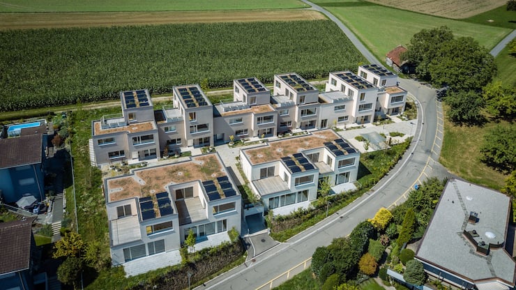 Foto: Thomas Meier. Sins (AG). Geistersiedlung, Immo, Immobilien, Siedlung, Leerstehende Siedlung, Ã¼berbauung. Bauboom, Eigenheim, Wohnung.