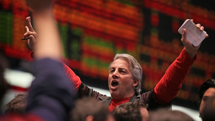 CHICAGO, IL - DECEMBER 14:  A trader signals an offer in the Standard & Poors 500 stock index futures pit at the CME Group December 14, 2010 in Chicago City. The S&P stock index was up in afternoon trade after the Federal Open Market Committee held the key policy rate near zero while keeping the size of Treasury-bond buying program at $600 billion hoping to stimulate an economic recovery.  (Photo by Scott Olson/Getty Images)