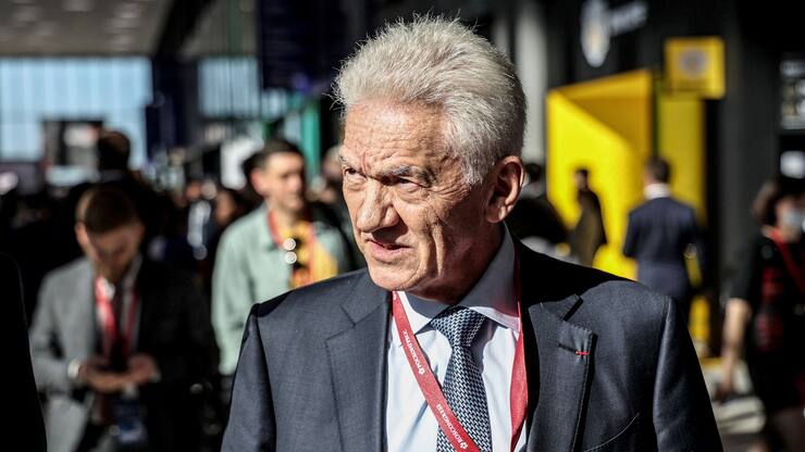 Gennady Timchenko, Russian billionaire, walks between sessions on day three of the St. Petersburg International Economic Forum (SPIEF) in St. Petersburg, Russia, on Friday, June 4, 2021. PresidentÂ Vladimir PutinÂ will host Russiaâs flagship investor showcase as he seeks to demonstrate its stuttering economy is back to business as usual despite continuing risks from Covid-19 and new waves of western sanctions. Photographer: Andrey Rudakov/Bloomberg