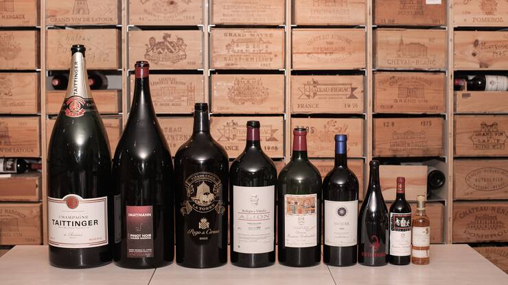 Grossflaschen in Reih und Glied